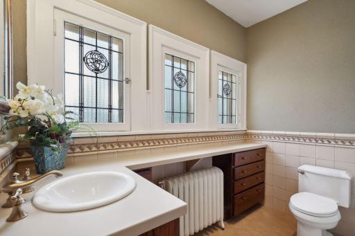 1027 Summit Avenue, Saint Paul, MN 55105