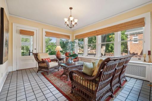 1027 Summit Avenue, Saint Paul, MN 55105