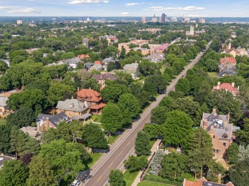 1027 Summit Avenue, Saint Paul, MN 55105