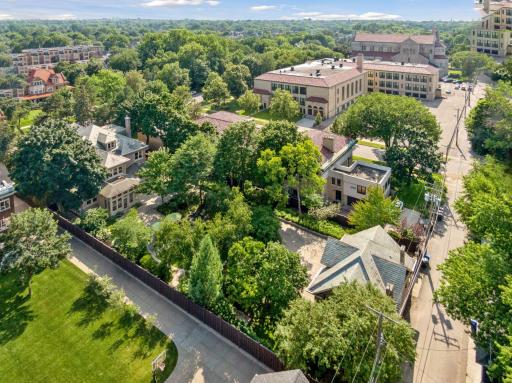 1027 Summit Avenue, Saint Paul, MN 55105