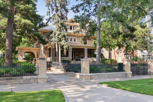 1027 Summit Avenue, Saint Paul, MN 55105