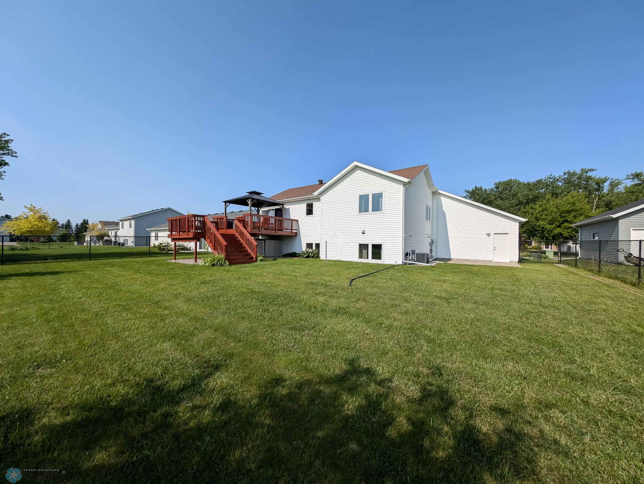 L2P058-144916102.jpg