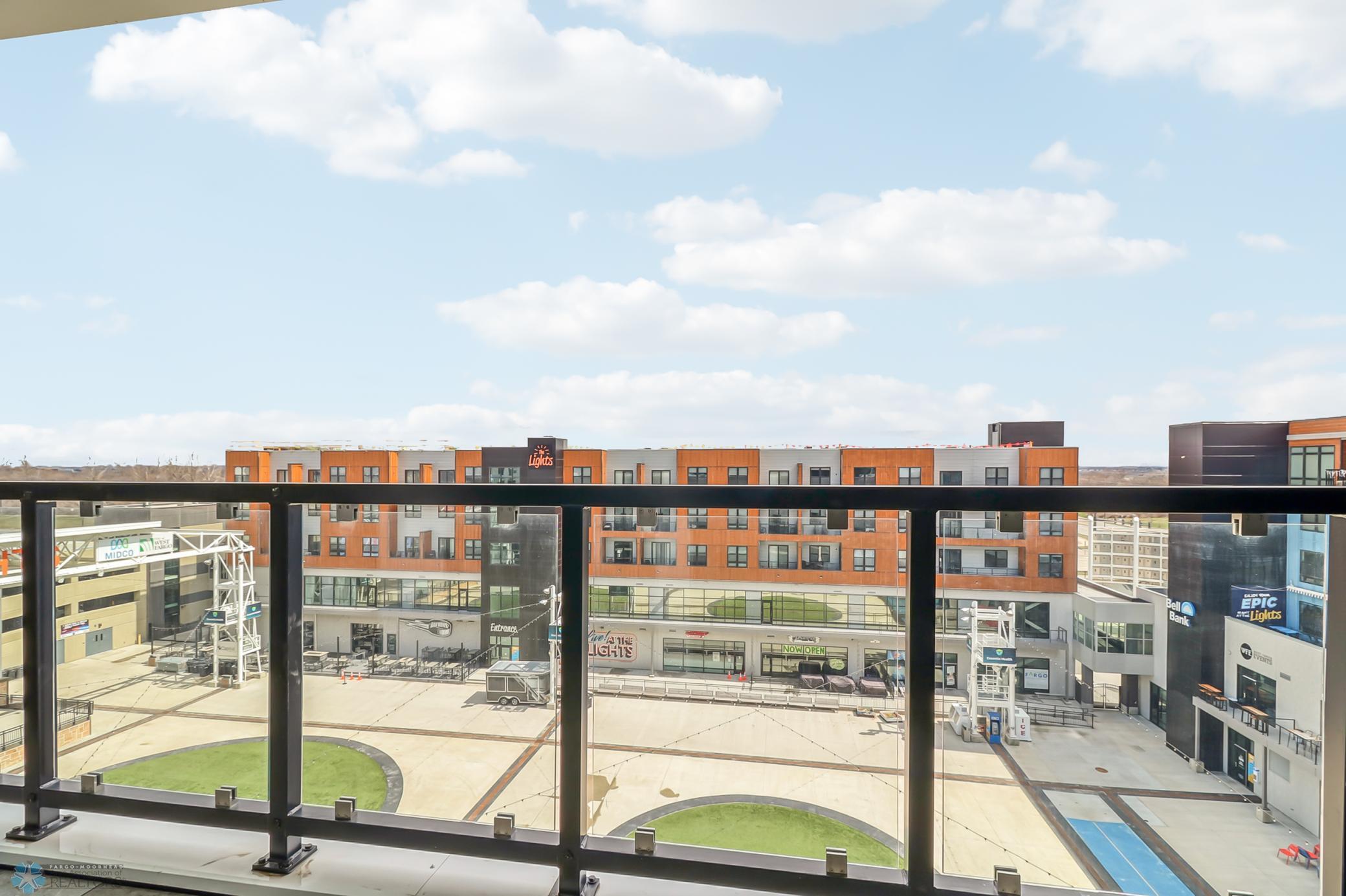 Balcony1_1.jpg