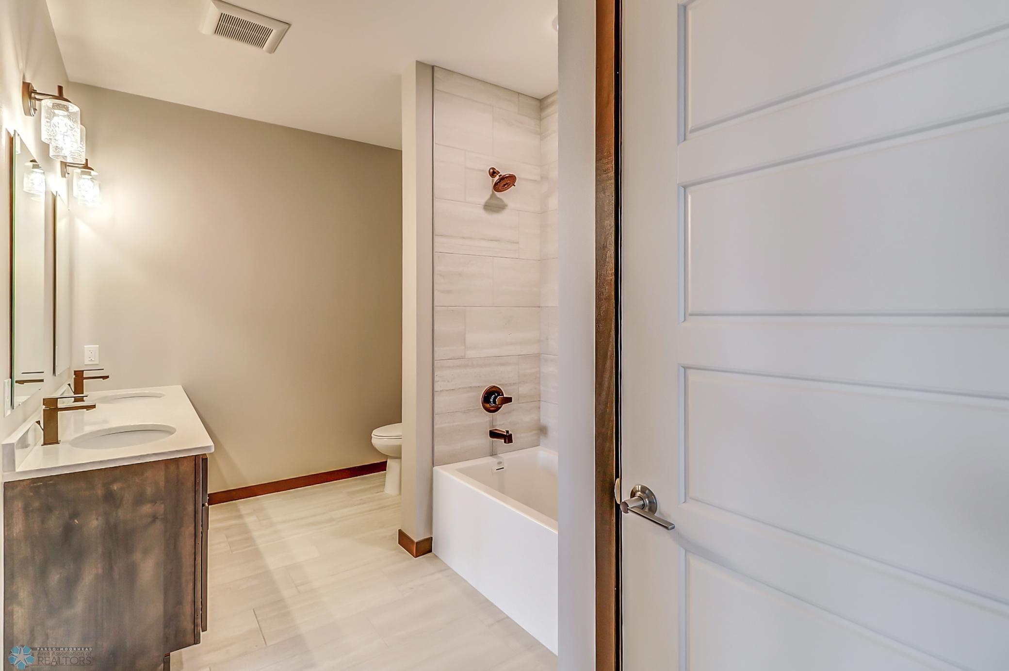 Bathroom1_1.jpg