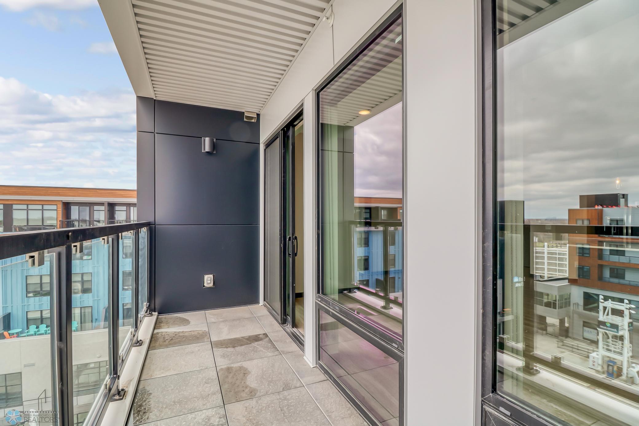 Balcony1_2.jpg