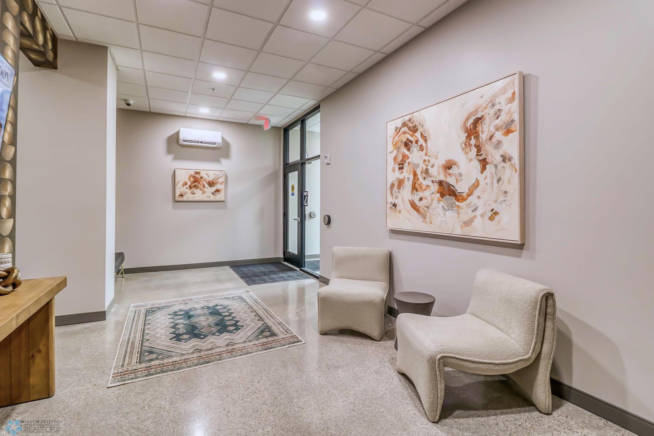 Lobby1_2.jpg