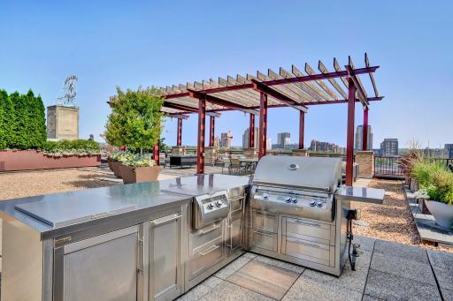 Full Outdoor Kitchen for your entertaining use