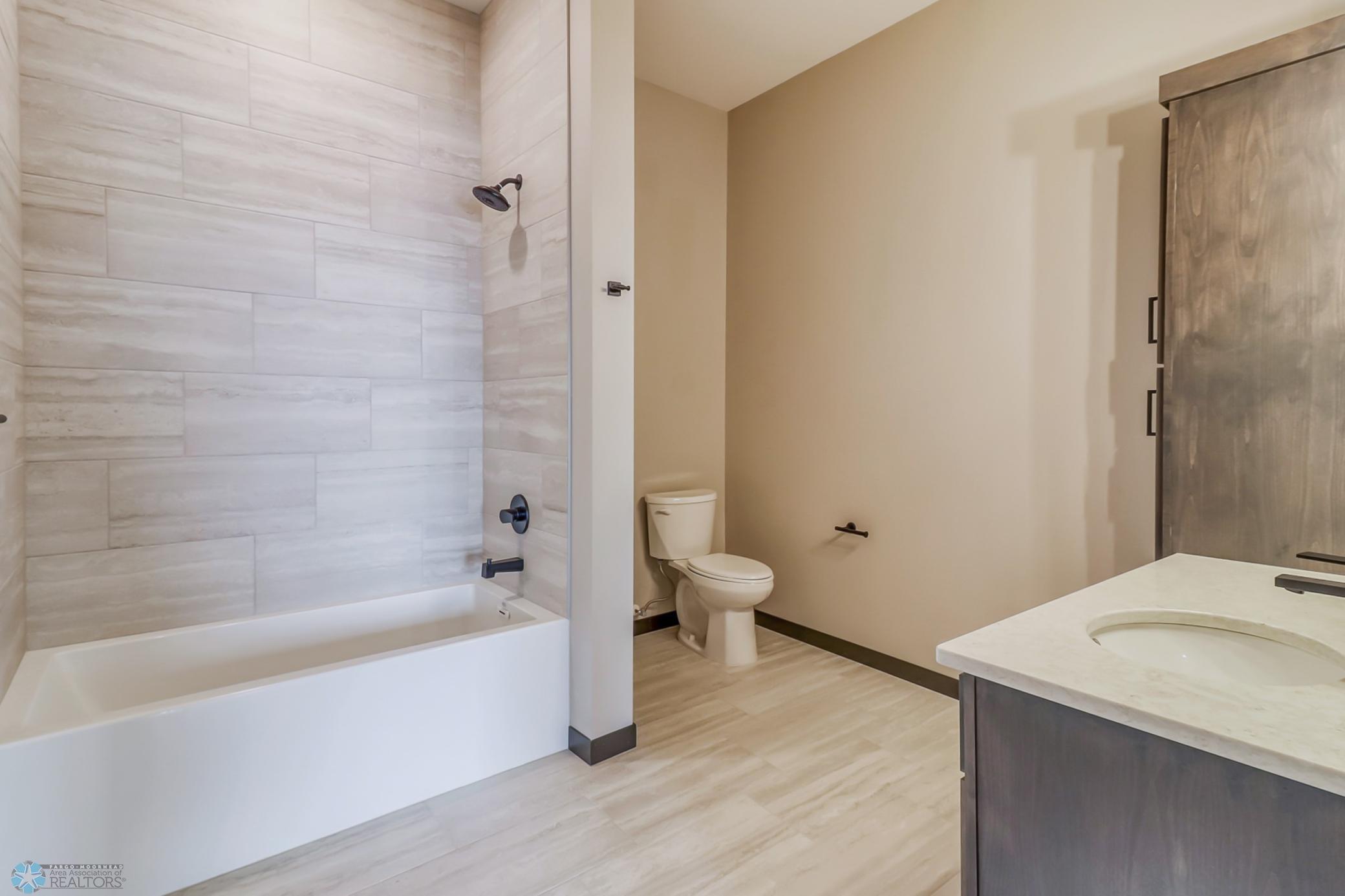 Bathroom1_1.jpg