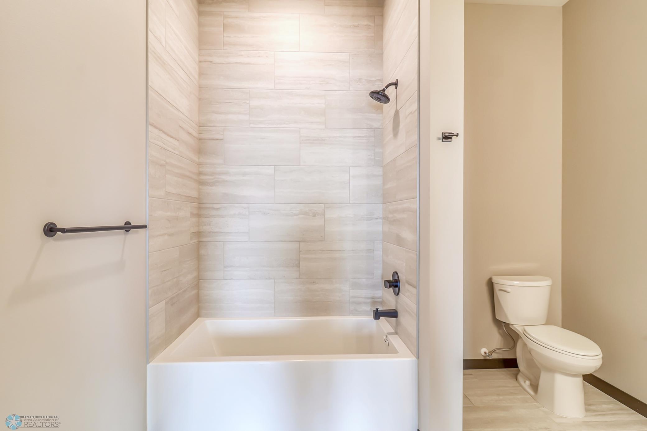 Bathroom1_3.jpg