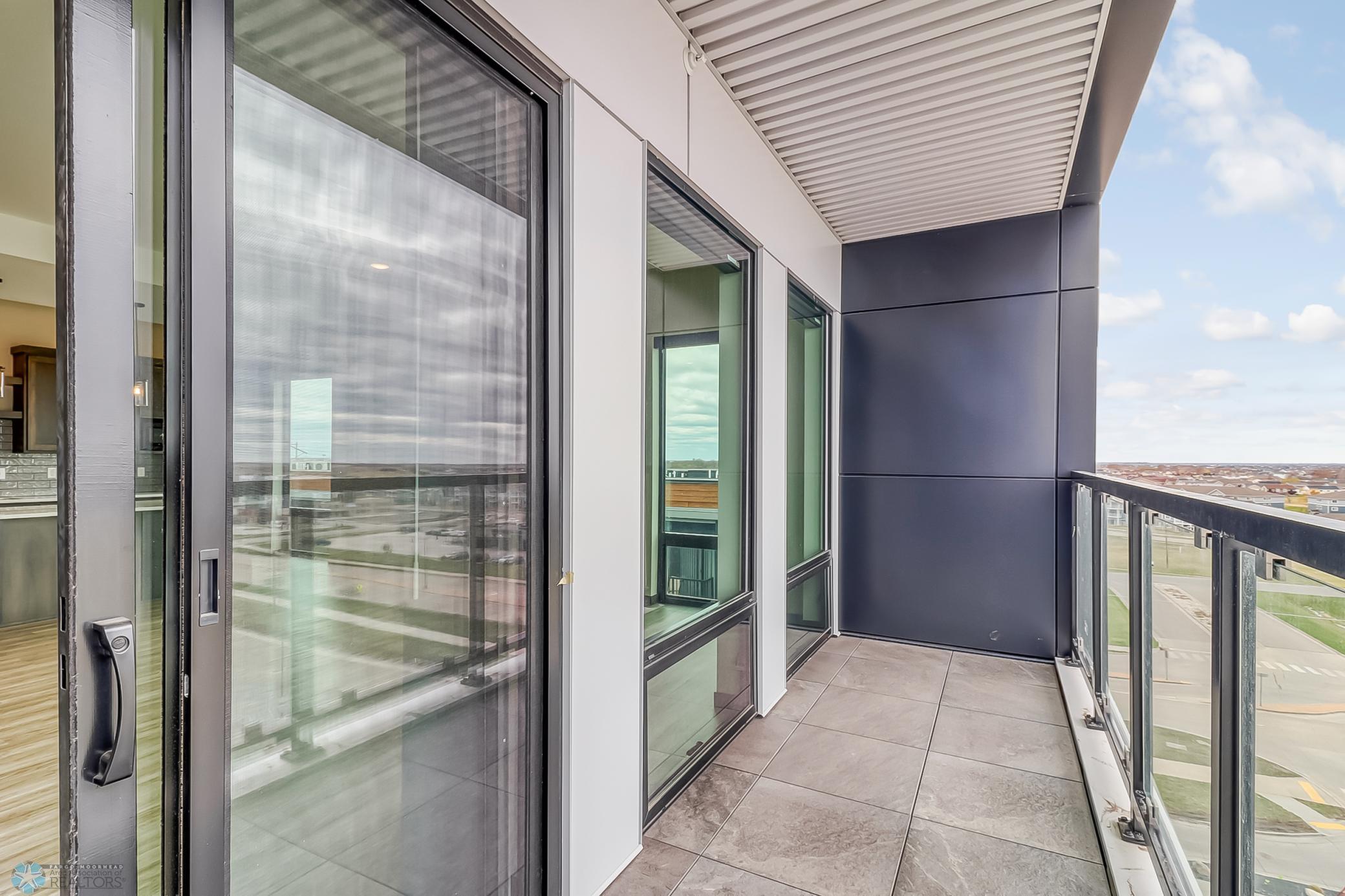Balcony1_1.jpg