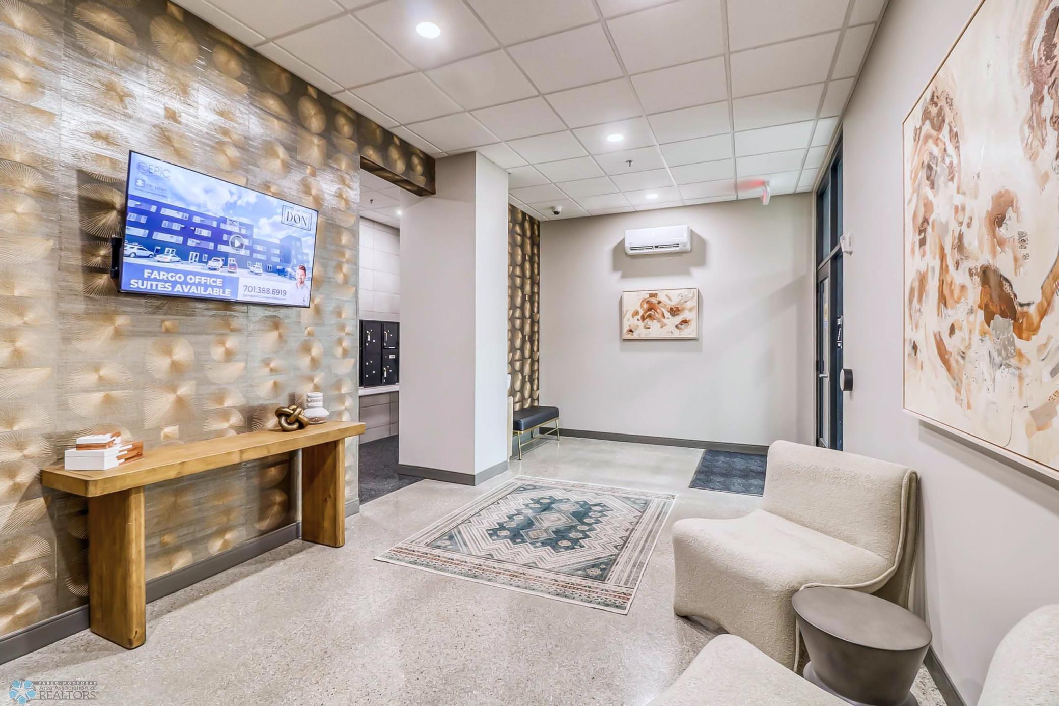 Lobby1_1.jpg