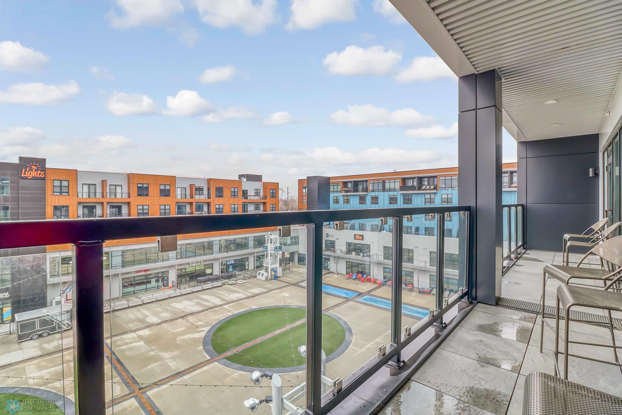 Balcony1_1.jpg
