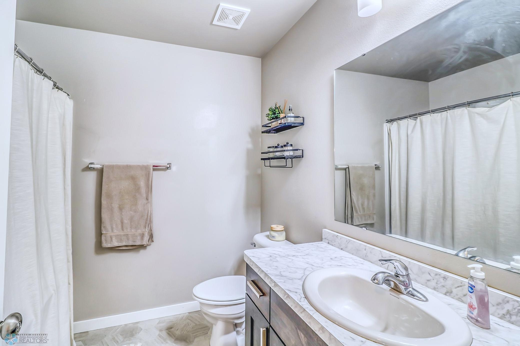 Full Bathroom1_1.jpg