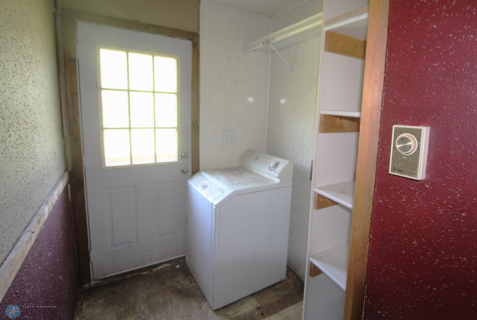 LAUNDRY AREA.JPG