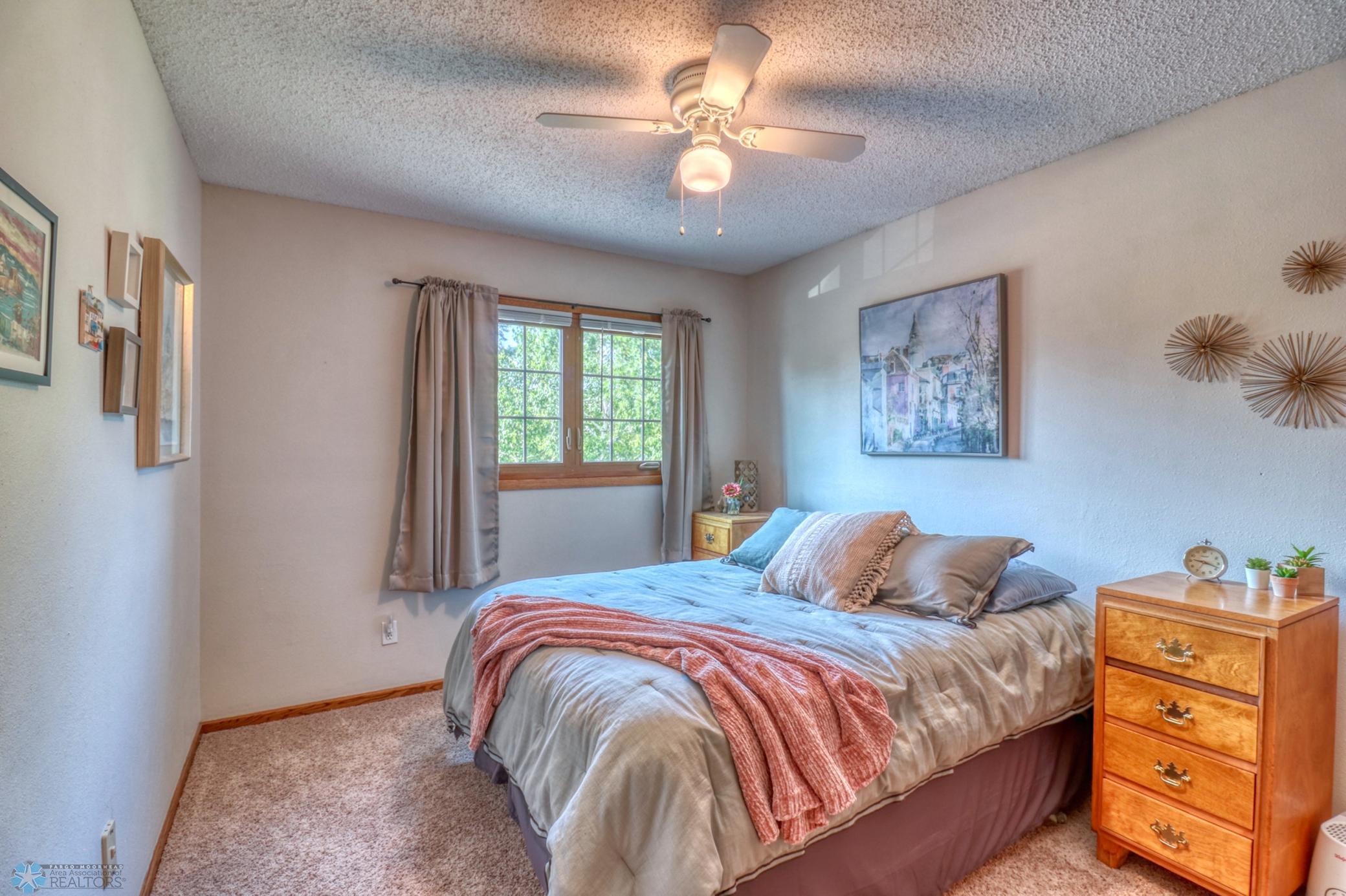 Bedroom1_1.jpg
