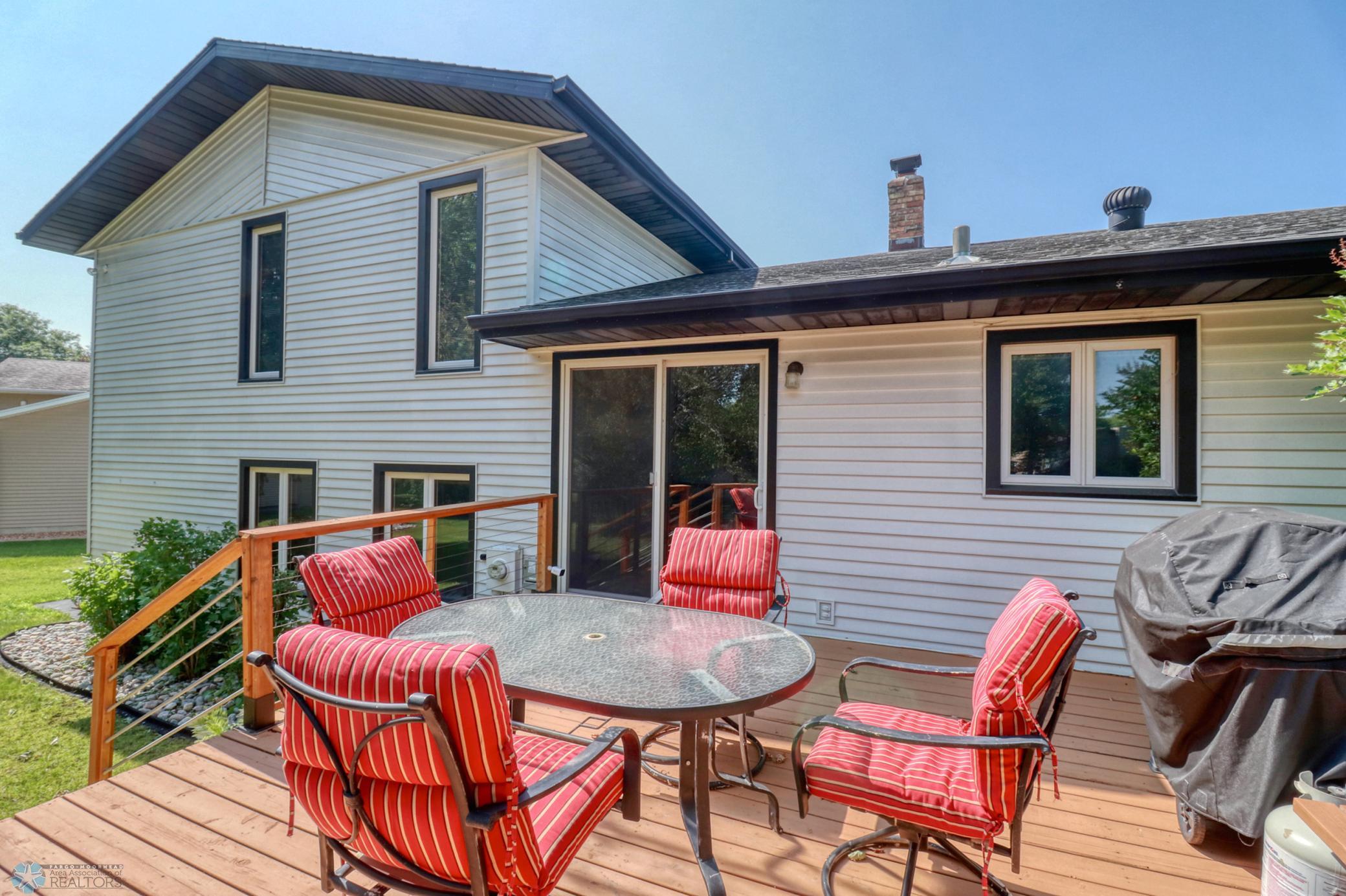 Backyard_deck1_1.jpg