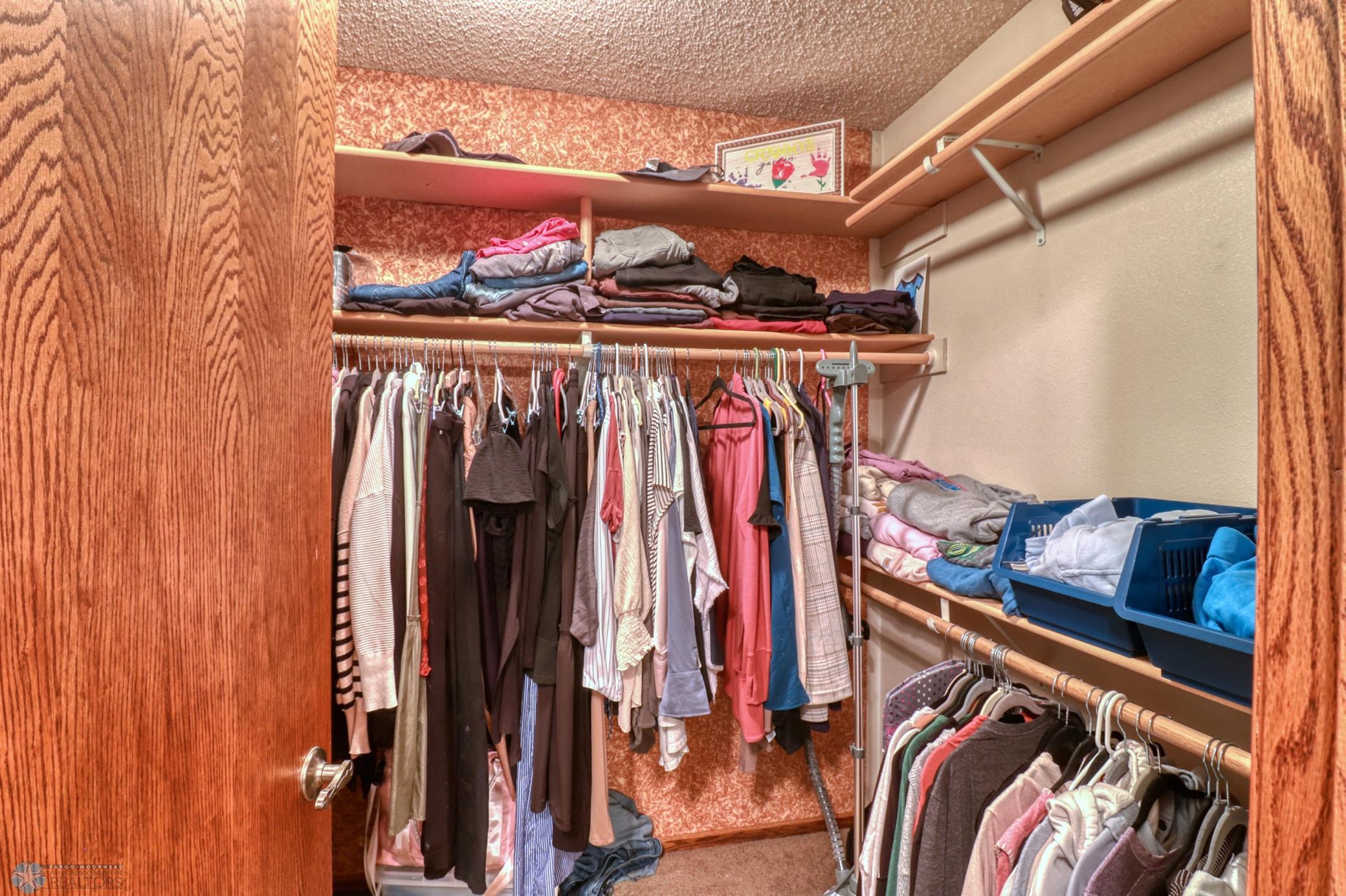 Bedroom3_closet.jpg