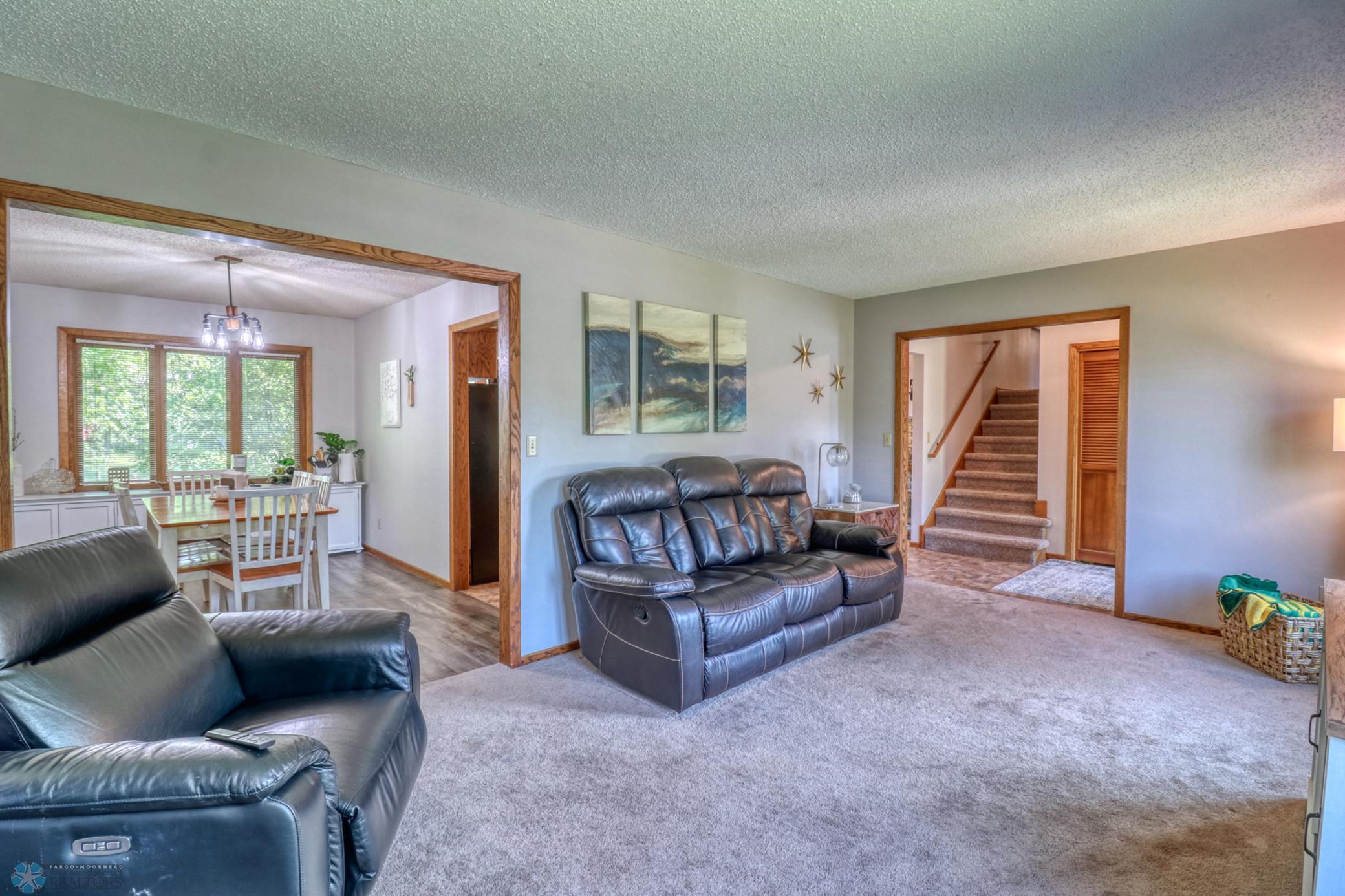 Familyroom1_2.jpg