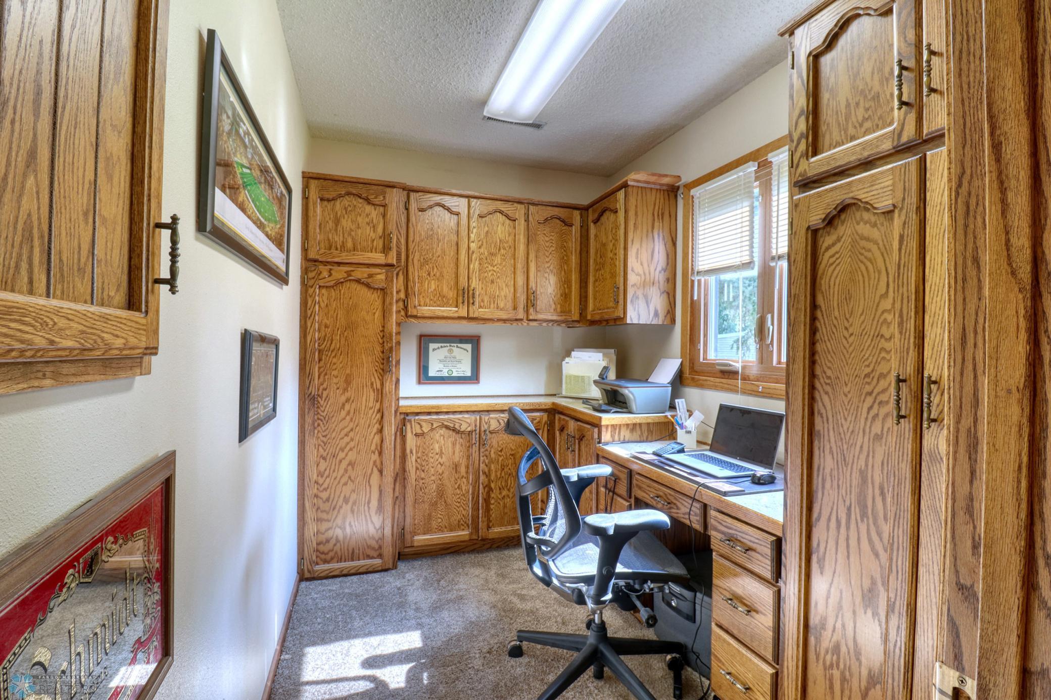 Office1_1.jpg