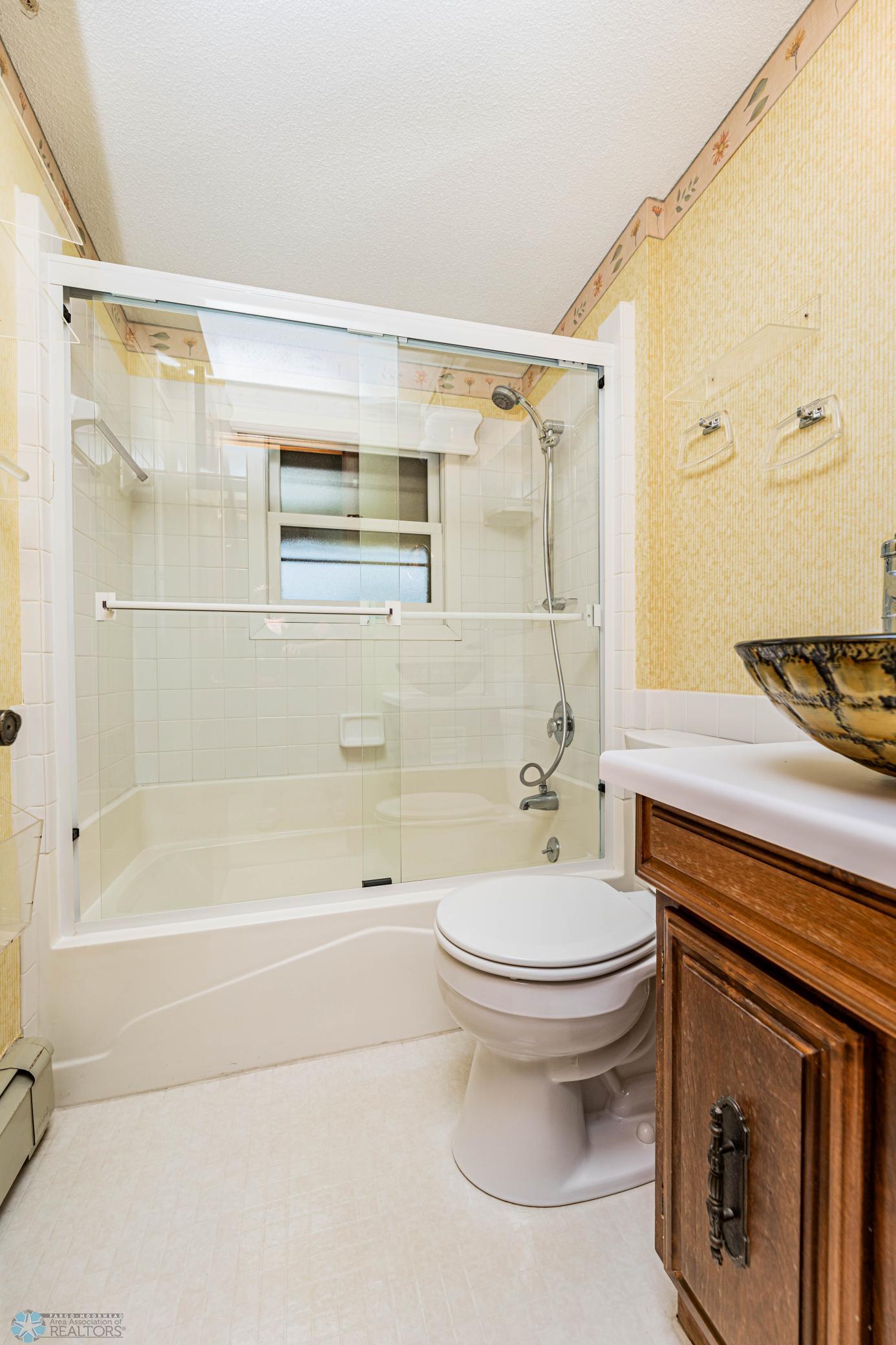 Upper Level Bath 2