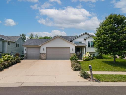 6067 S Pointe Drive SW, Rochester, MN 55902