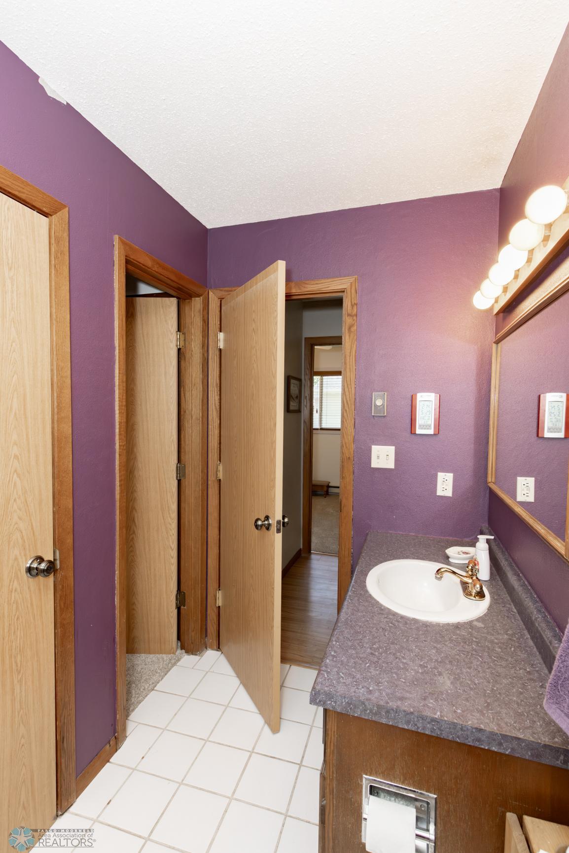 Master Bathroom - Full - Hollywood