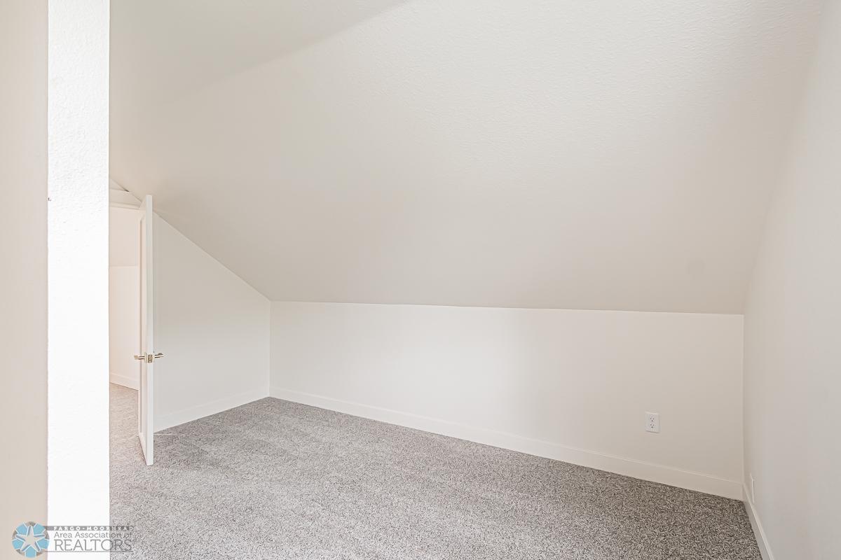 1614 7th St N, Fargo, ND-01.jpg