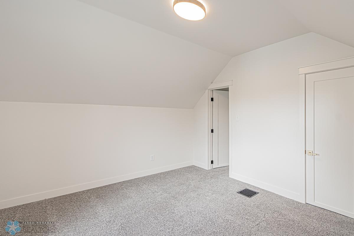 1614 7th St N, Fargo, ND-04.jpg