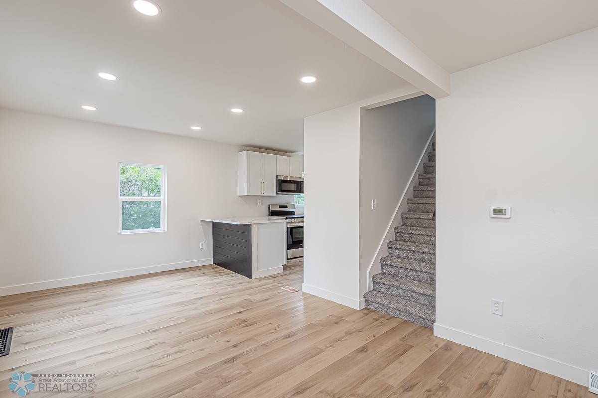 1614 7th St N, Fargo, ND-07.jpg