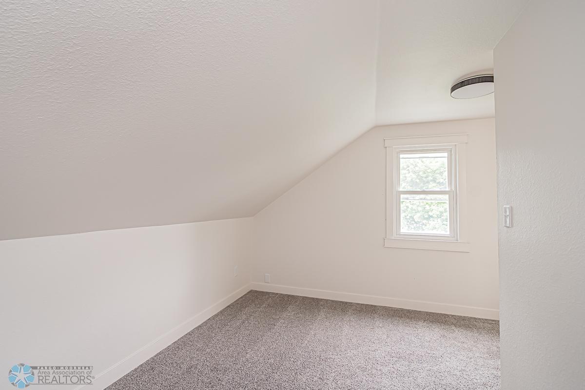 1614 7th St N, Fargo, ND-02.jpg