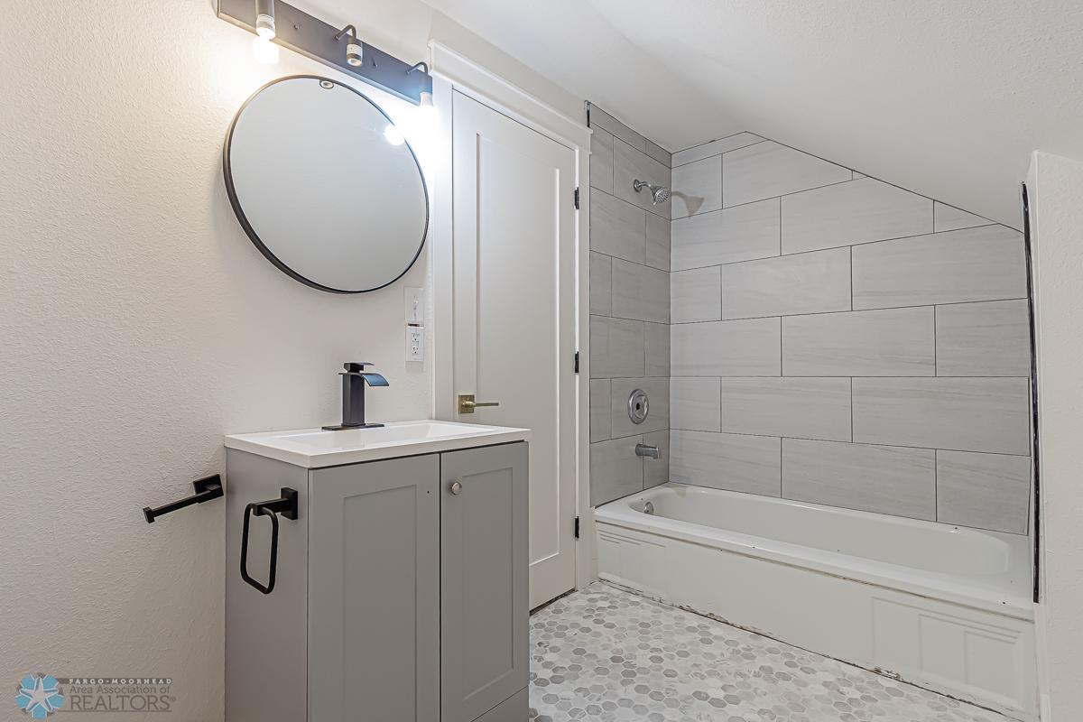 1614 7th St N, Fargo, ND-05.jpg