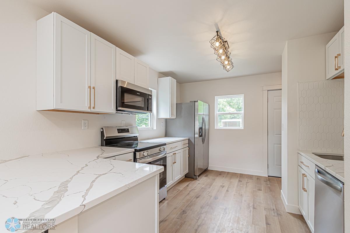 1614 7th St N, Fargo, ND-10.jpg