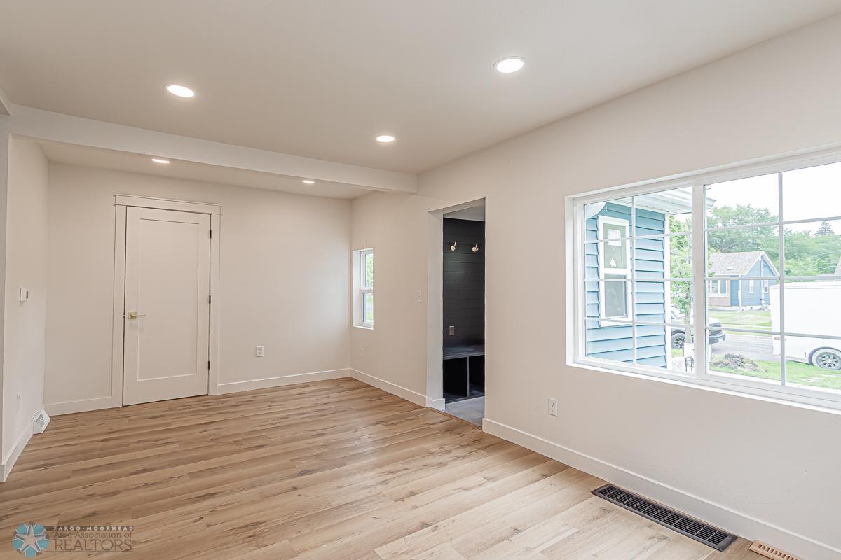 1614 7th St N, Fargo, ND-09.jpg