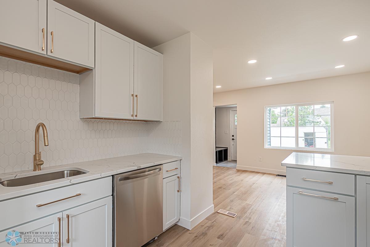 1614 7th St N, Fargo, ND-13.jpg