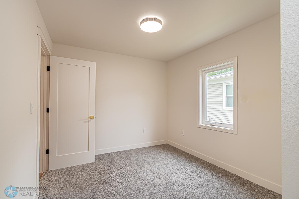 1614 7th St N, Fargo, ND-16.jpg