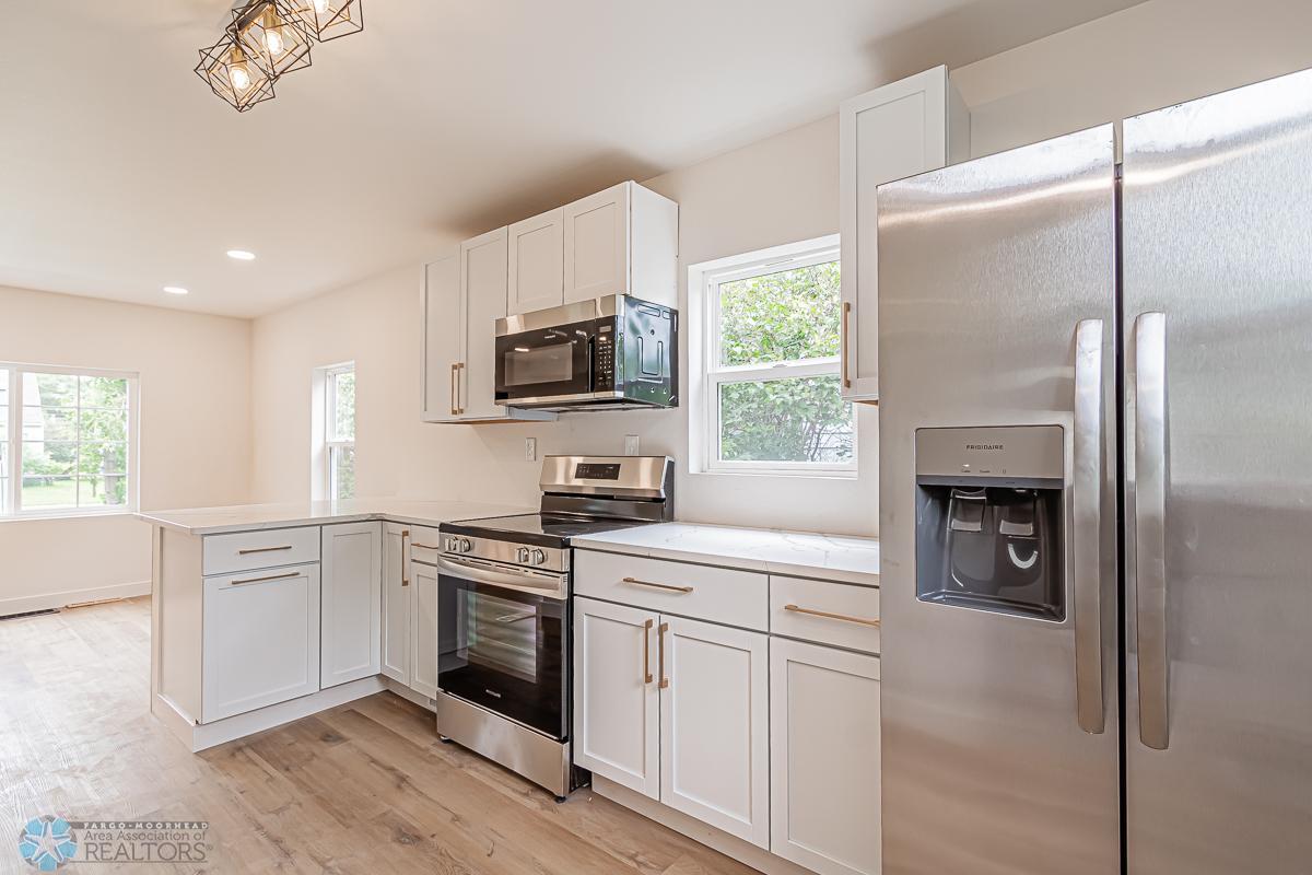 1614 7th St N, Fargo, ND-11.jpg