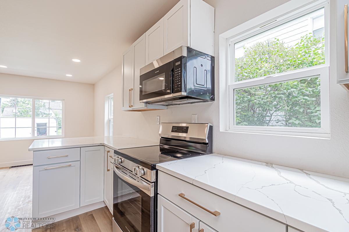 1614 7th St N, Fargo, ND-12.jpg