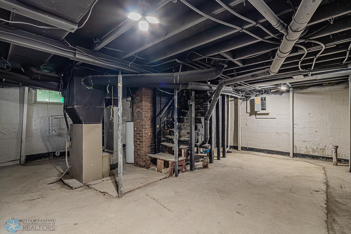 1614 7th St N, Fargo, ND-17.jpg