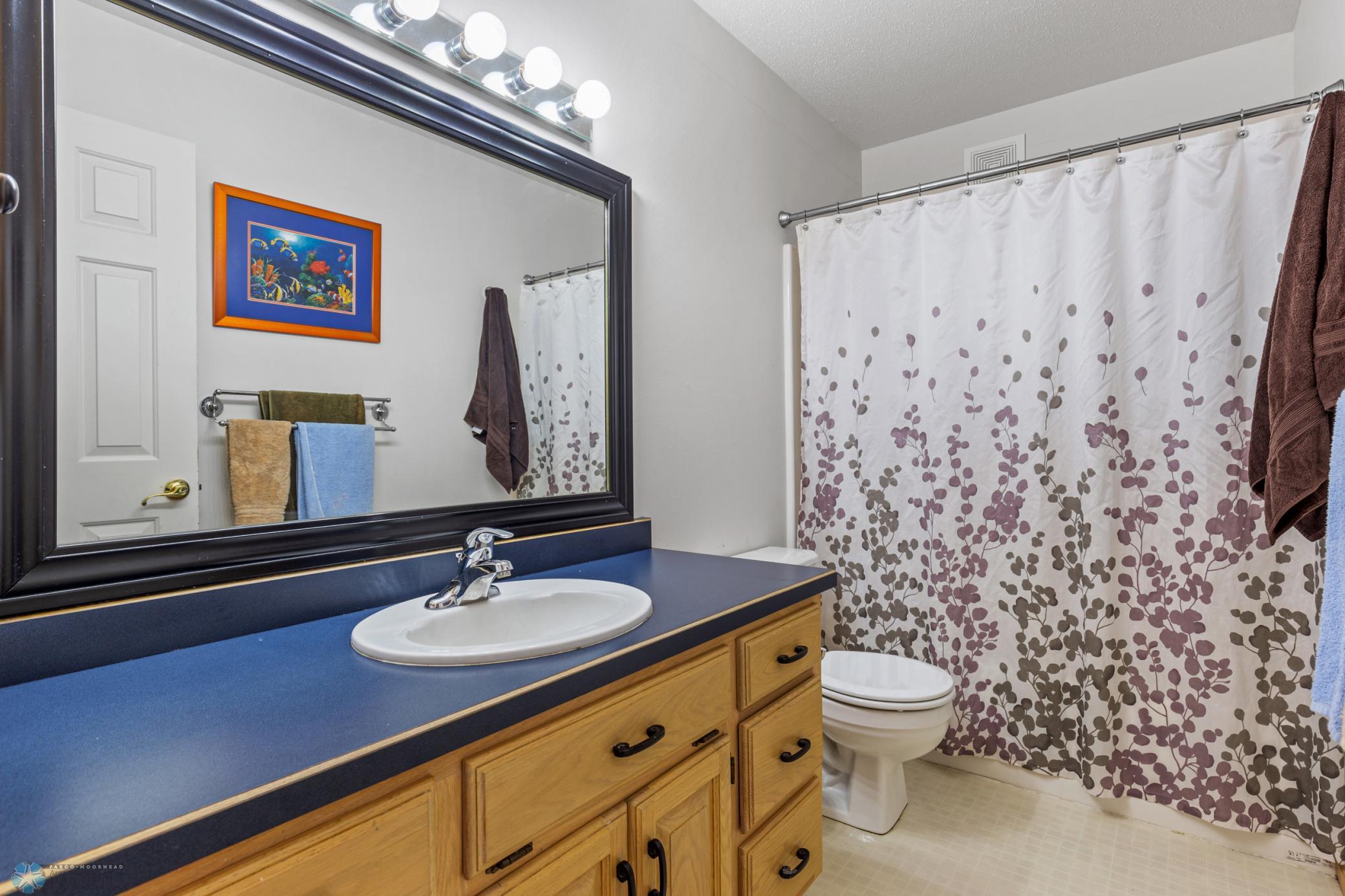 Upstairs Full Bathroom