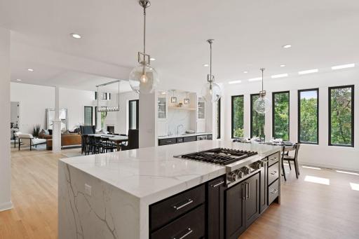 13933 Oakland Place, Minnetonka, MN 55305