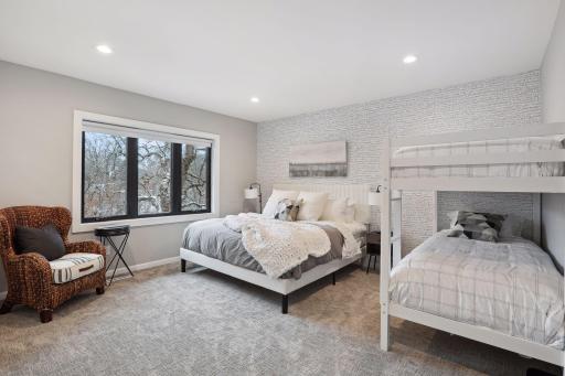 13933 Oakland Place, Minnetonka, MN 55305