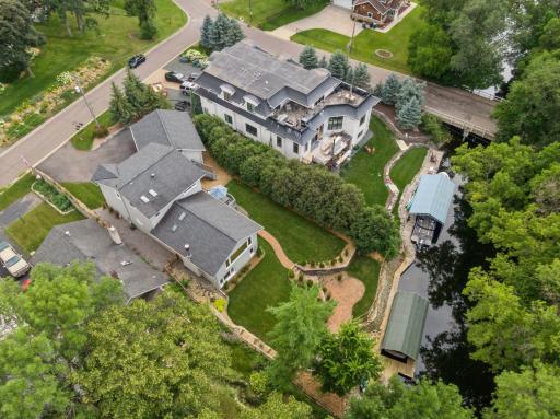 An incredible build for a location surrounded by luxury homes.