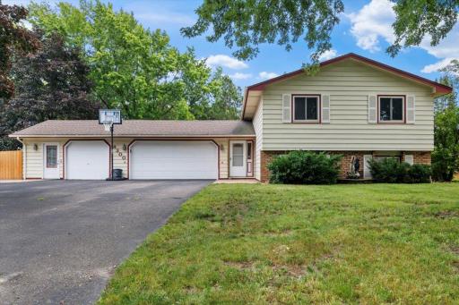 8300 Sumter Avenue N, Brooklyn Park, MN 55445