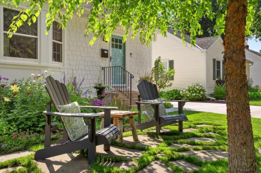 WELCOME TO 4047 YOSEMITE - Grab a glass of wine or favorite Starbucks and relax