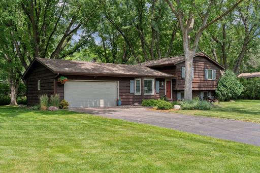 16180 Westgate Lane, Eden Prairie, MN 55344