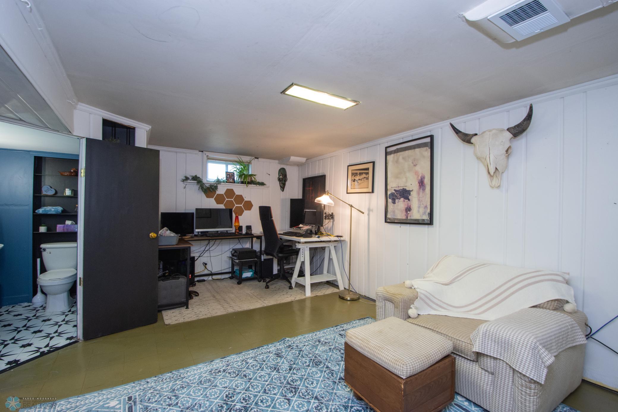 Bonus room/ Office