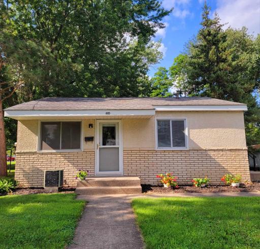 Charming home close to shopping, city paths & more!