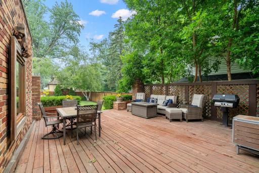 Generously sized deck, great for relaxing and entetraining!