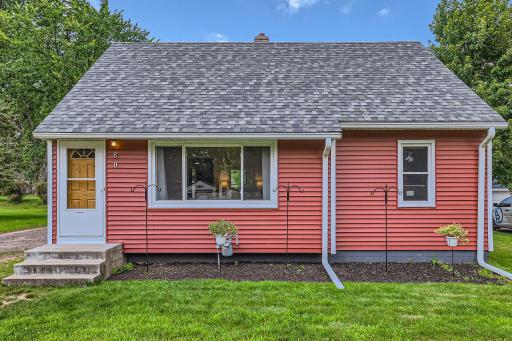 Welcome home to 69 Ferndale St N in Maplewood!