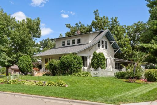 Beautiful corner lot in desirable Interlachen Park neighborhood!